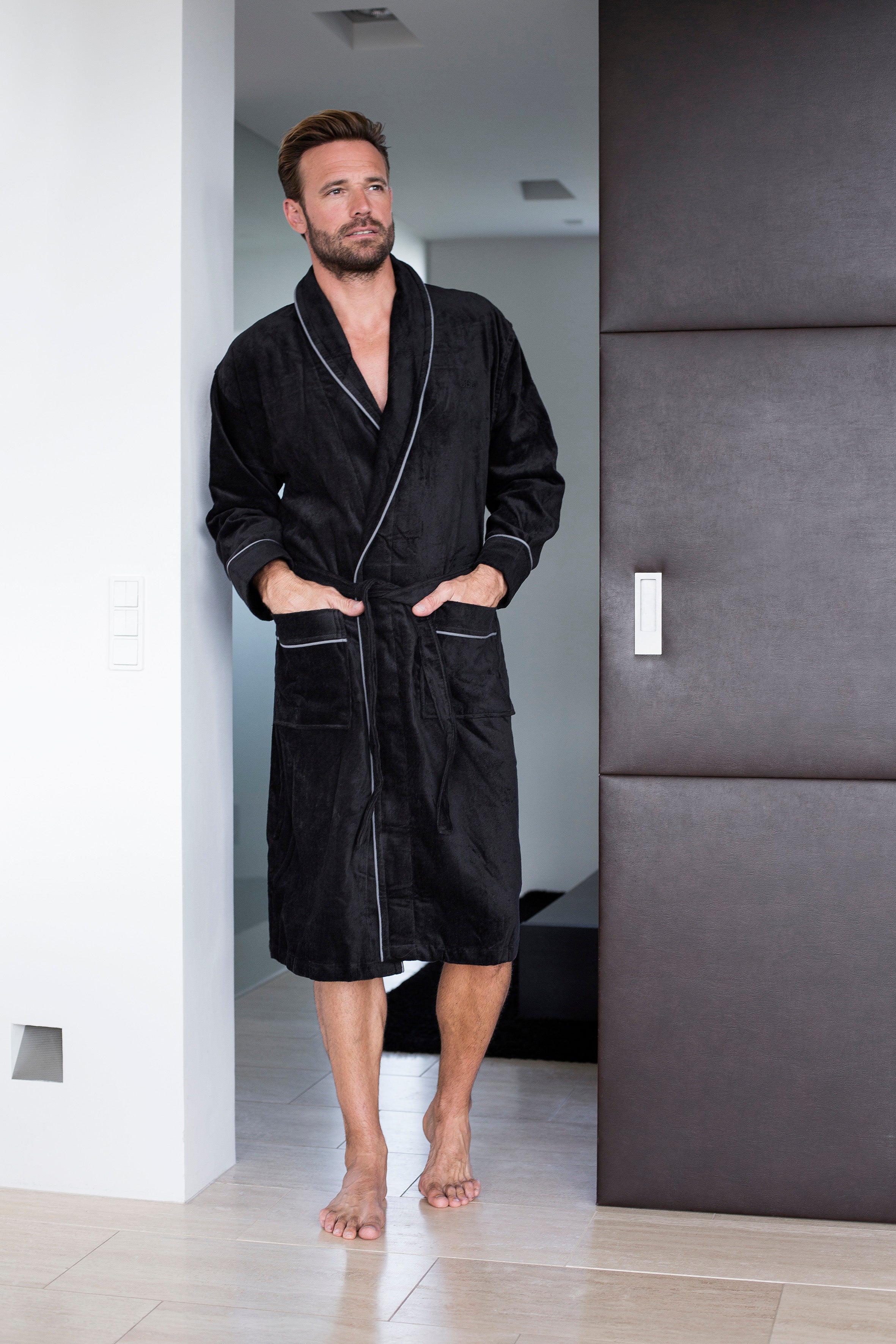 JBS bathrobe. (Black)